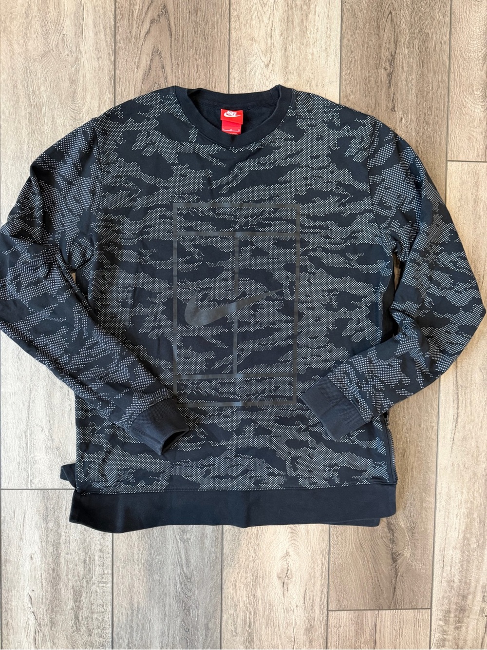 Nike Black & Gray Digital Camouflage Crewneck (L) 100% Cotton